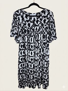 Go Softly Patio in a bold black white abstract print Housedress,Muumuu, Dress